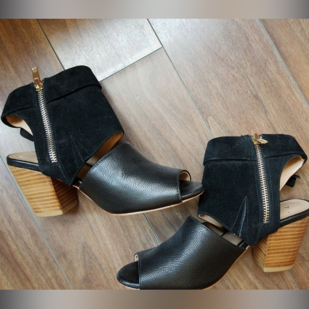 Black Open-Toe Heeled Sandals - Picture 2 of 4
